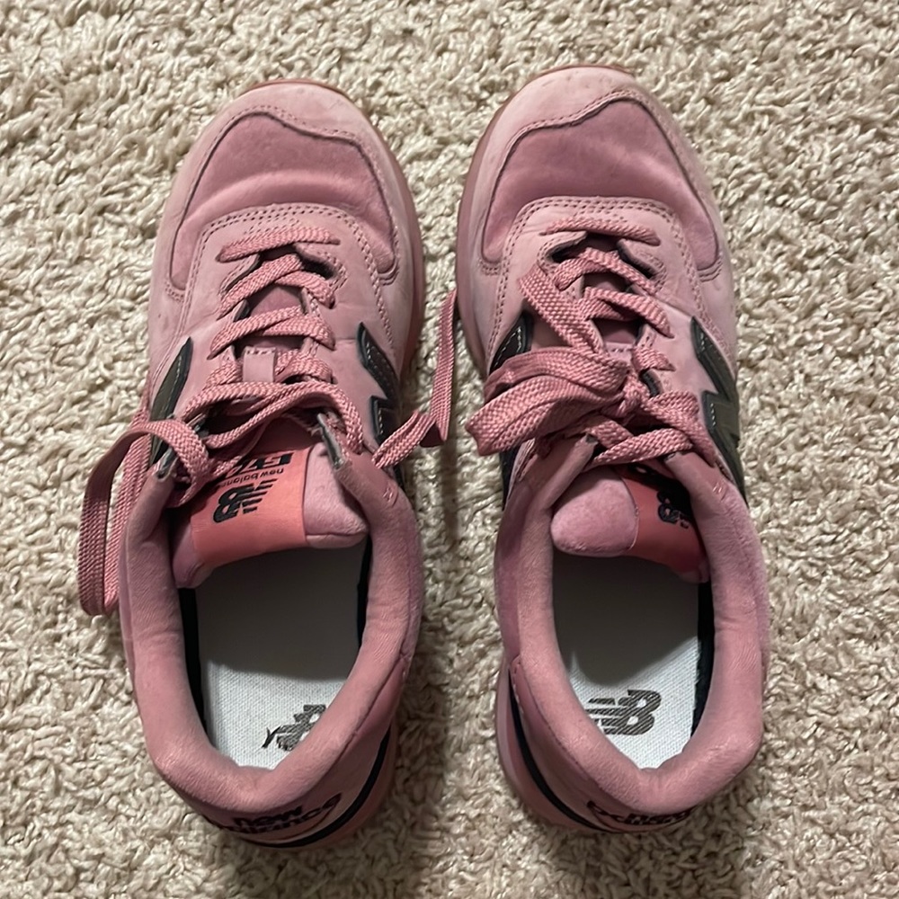 Pink New Balance sneakers. Size 8. Flawless.